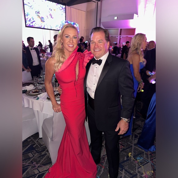 Fouad Sarkis Couture Gown in fushia worn once and dry cleaned - Picture 4 of 4